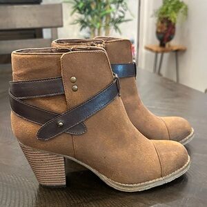 Stylish Tan Ankle Boots with Strap Accent